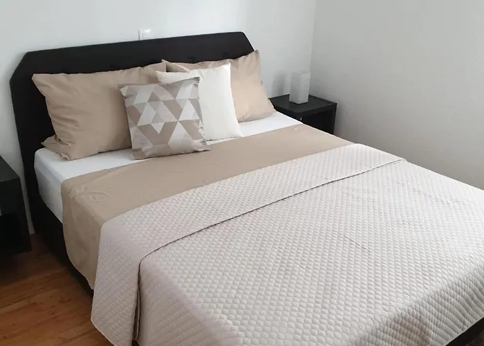 Sara With Pool Appartamento *