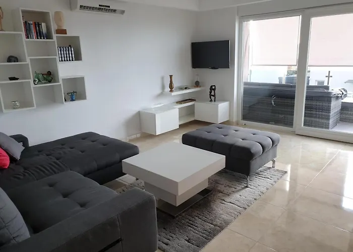 Sara With Pool Apartament Crikvenica